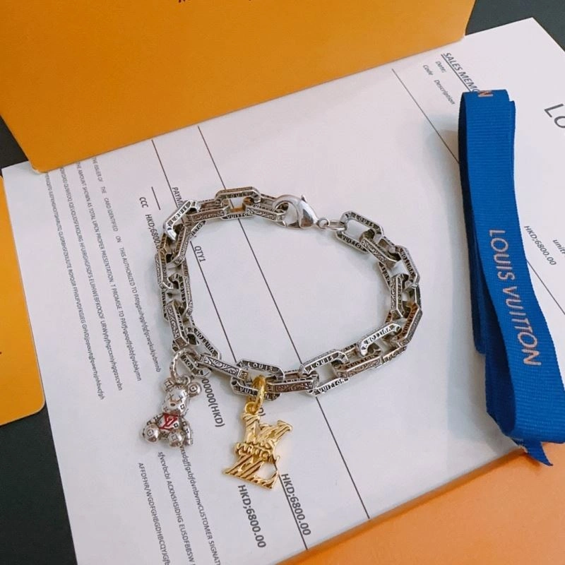 Lightweight Louis Vuitton Bracelets 250834