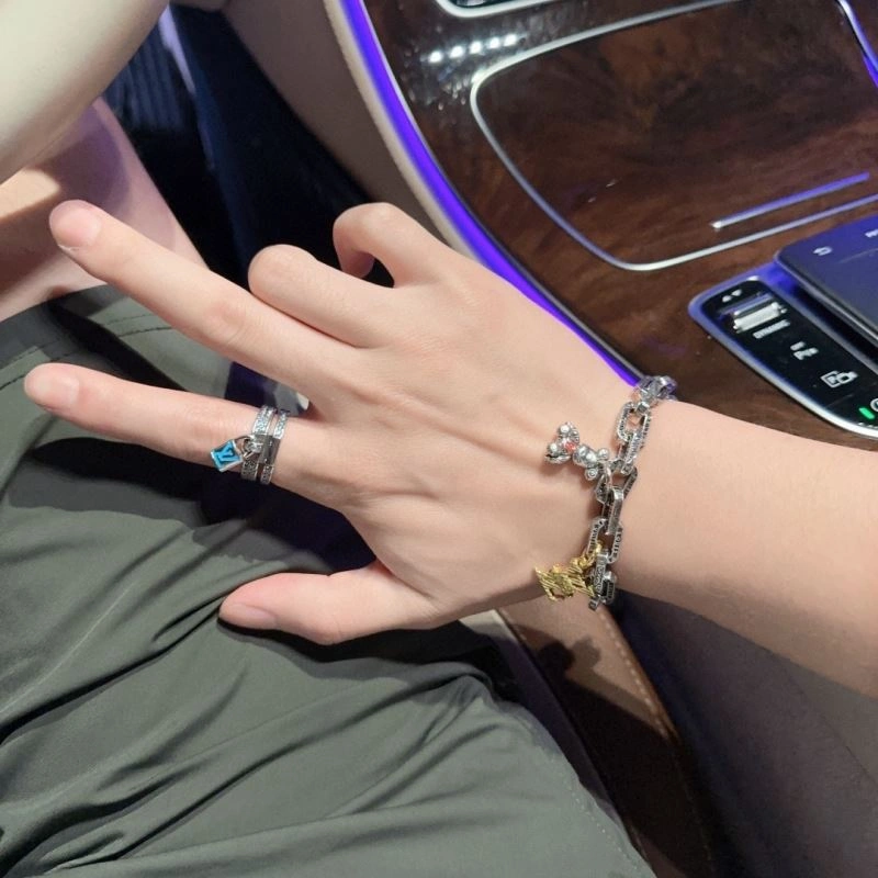 Lightweight Louis Vuitton Bracelets 250834