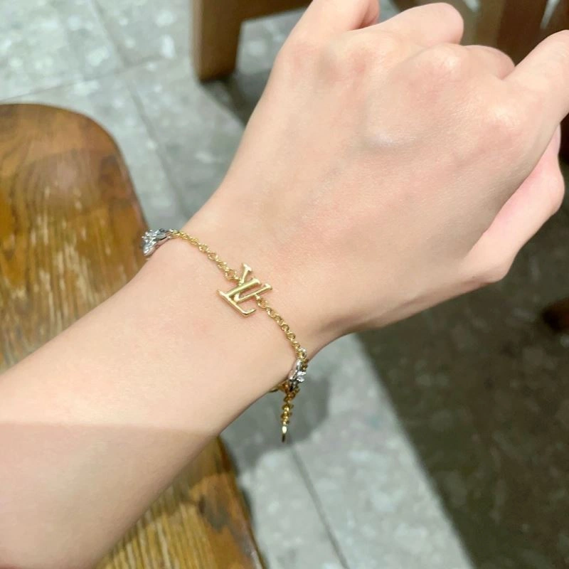 TechFriendly Louis Vuitton Bracelets 250826