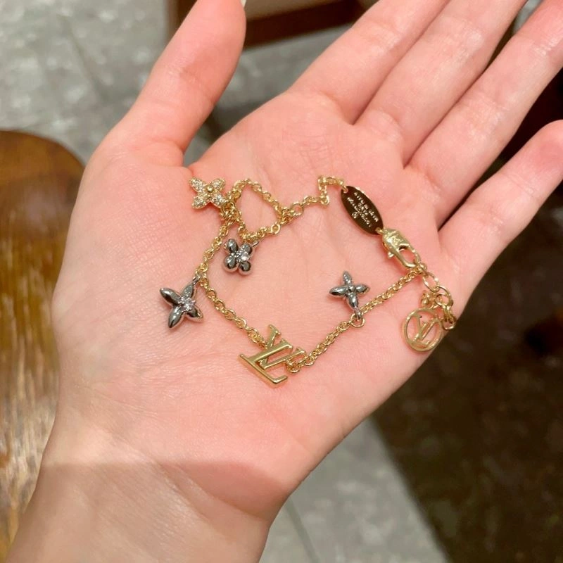 TechFriendly Louis Vuitton Bracelets 250826