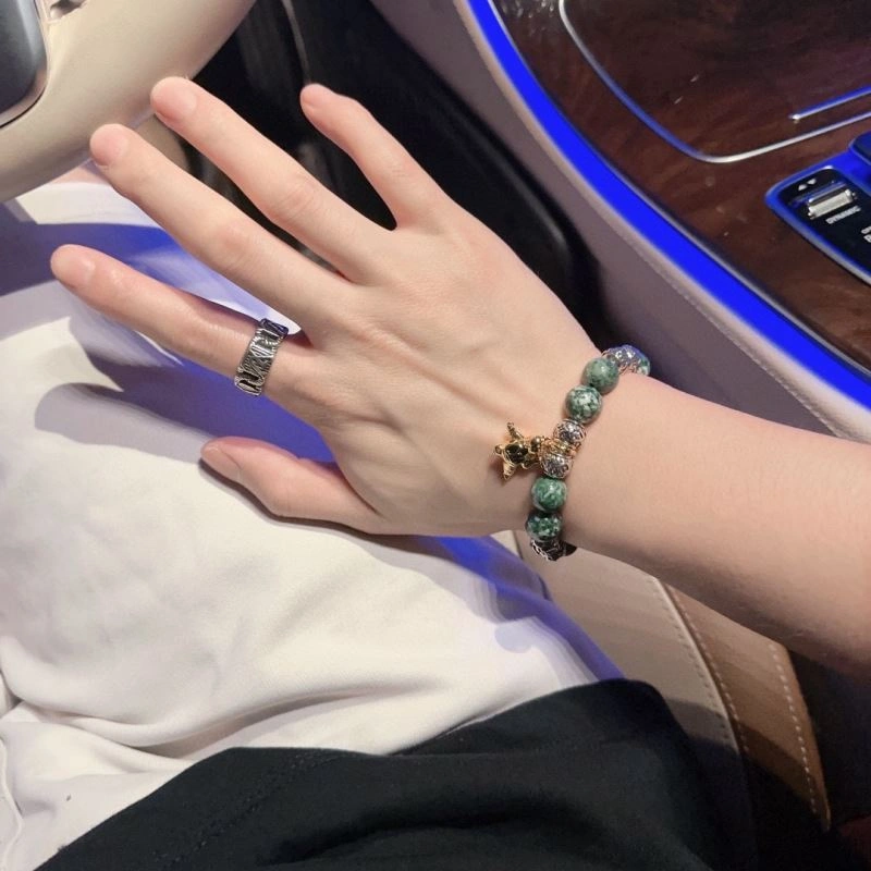 Timeless Louis Vuitton Bracelets 250830