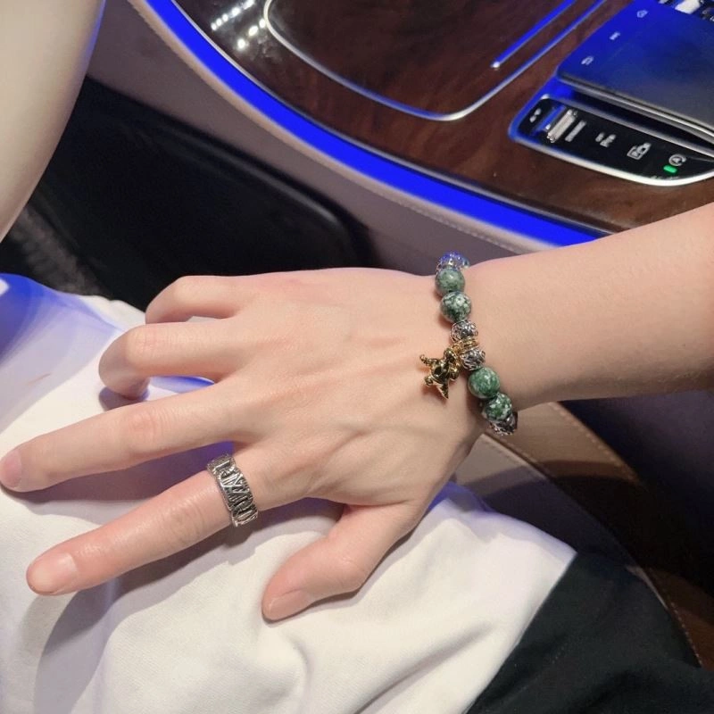Timeless Louis Vuitton Bracelets 250830