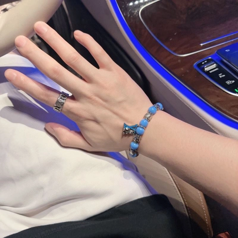 Popular Louis Vuitton Bracelets 250853