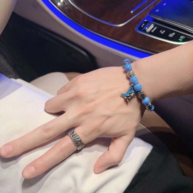 Popular Louis Vuitton Bracelets 250853