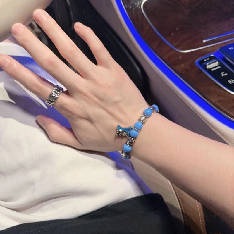 Popular Louis Vuitton Bracelets 250853