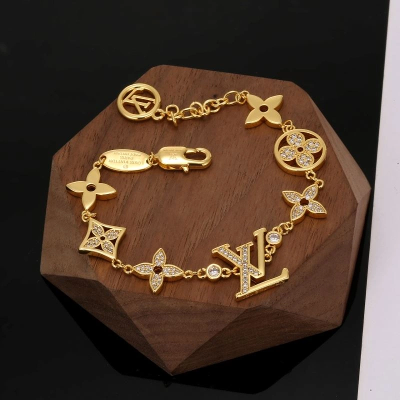 Louis Vuitton Bracelets Trendy 250824