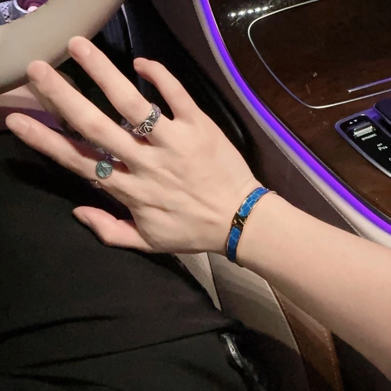 Louis Vuitton Bracelets TechFriendly 250836