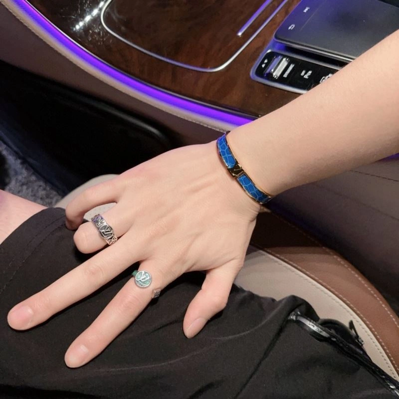 Louis Vuitton Bracelets TechFriendly 250836