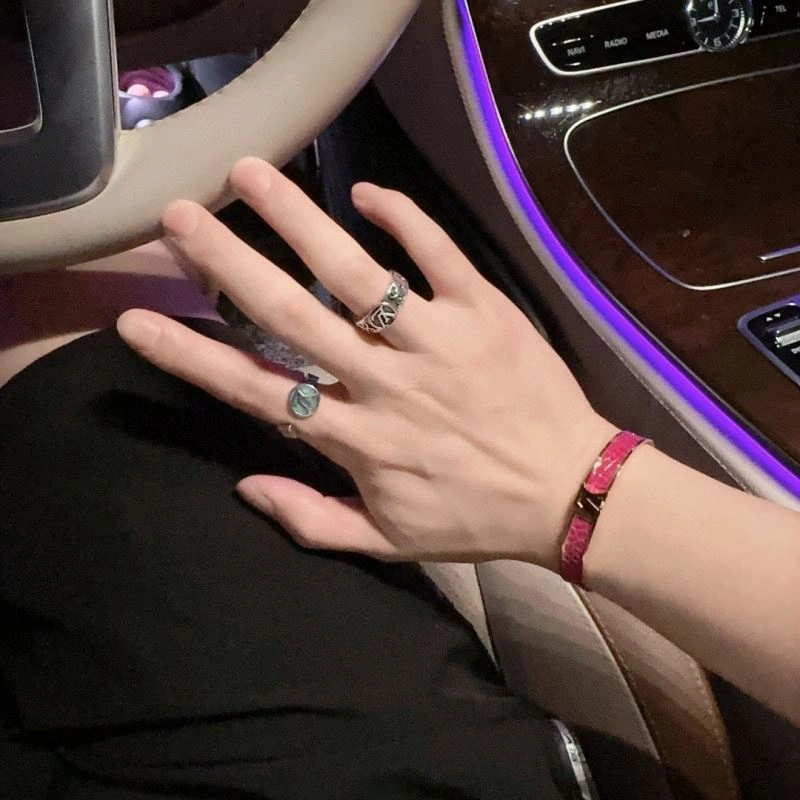 Louis Vuitton Bracelets Modern 250838
