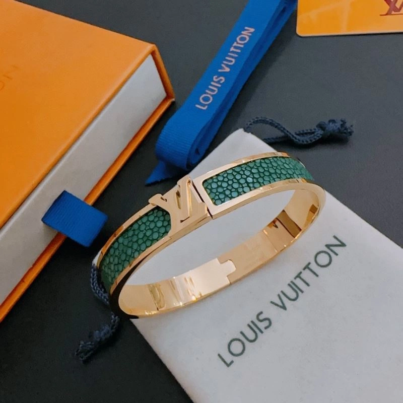 Neat Louis Vuitton Bracelets 250837
