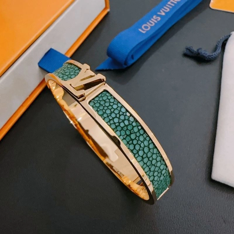 Neat Louis Vuitton Bracelets 250837
