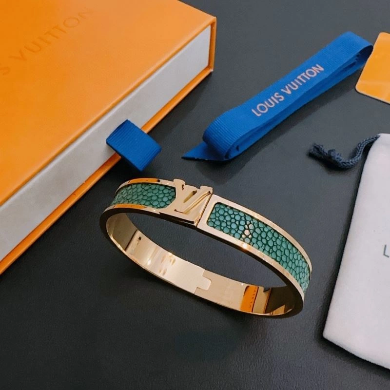 Neat Louis Vuitton Bracelets 250837