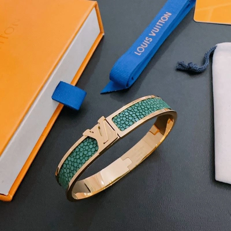Neat Louis Vuitton Bracelets 250837