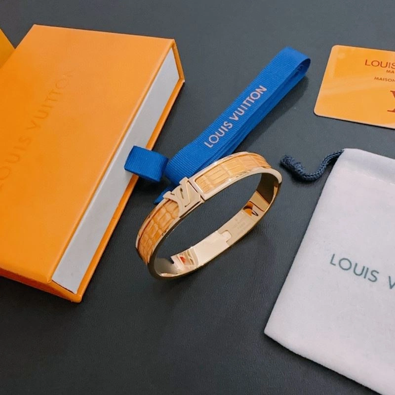 Breathable Louis Vuitton Bracelets 250840