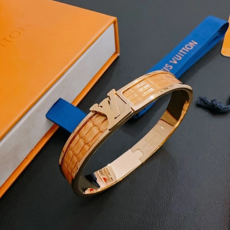 Breathable Louis Vuitton Bracelets 250840