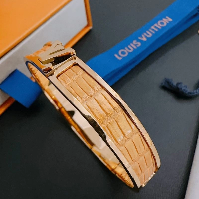Breathable Louis Vuitton Bracelets 250840