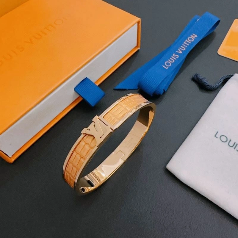 Breathable Louis Vuitton Bracelets 250840