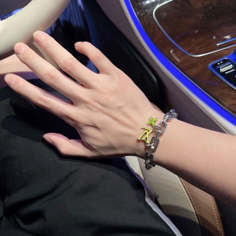 Louis Vuitton Bracelets Soft 250832