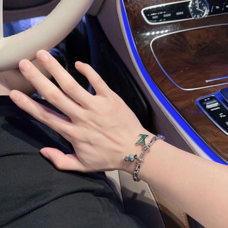 Louis Vuitton Bracelets Bright 250829
