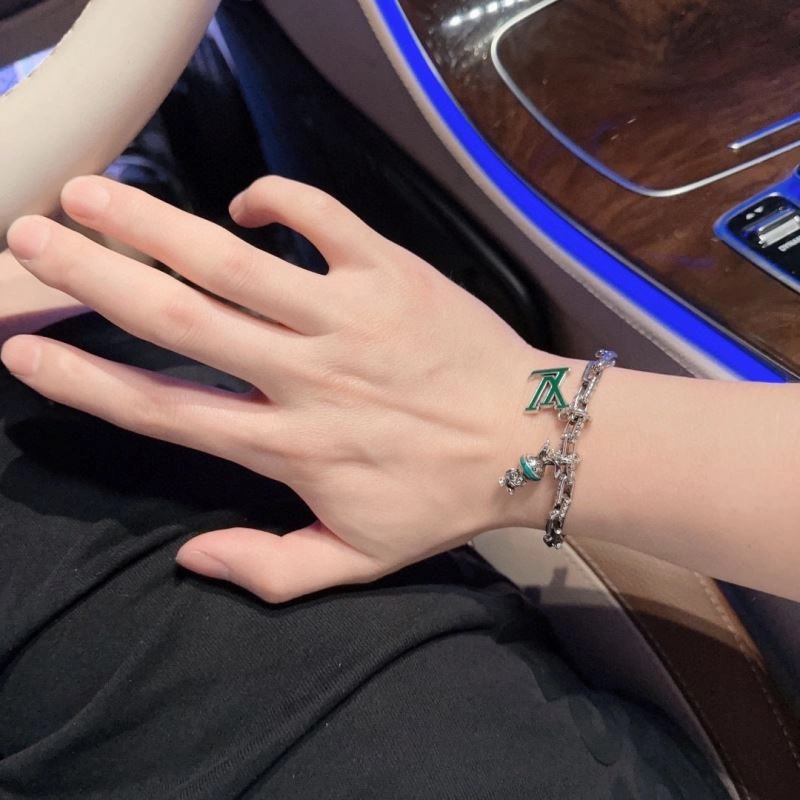Louis Vuitton Bracelets Bright 250829