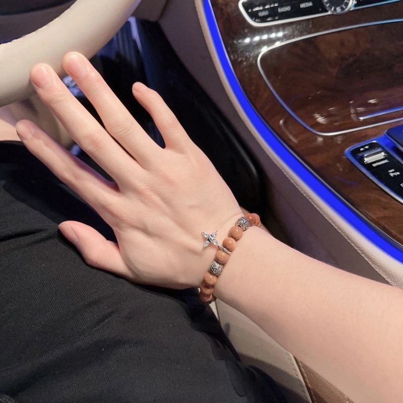 Louis Vuitton Bracelets Comfortable 250828