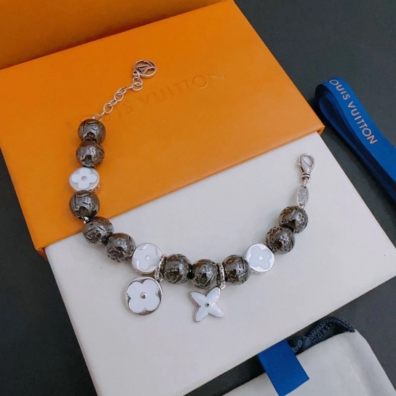 Louis Vuitton Bracelets Snug 250819