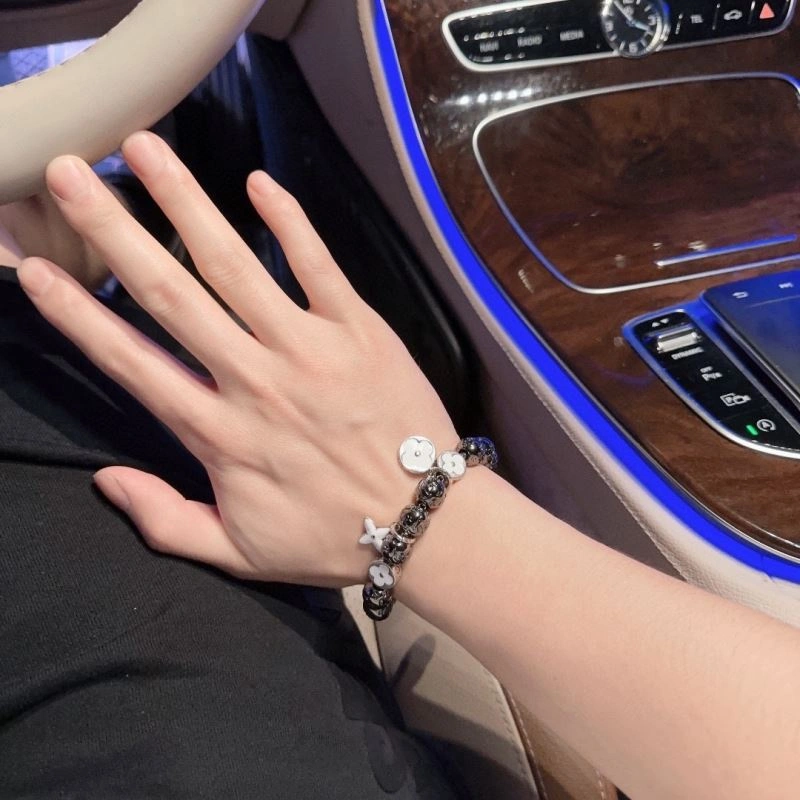 Louis Vuitton Bracelets Snug 250819