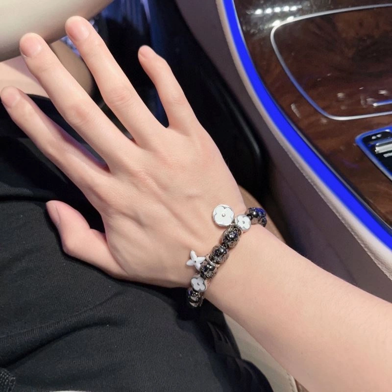Louis Vuitton Bracelets Snug 250819
