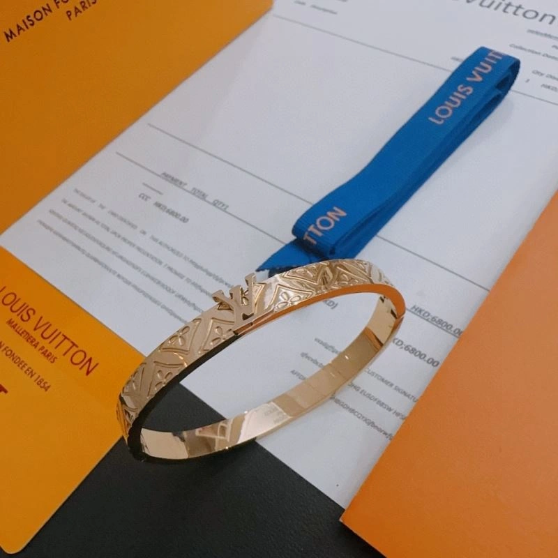 Louis Vuitton Bracelets Sleek 250817