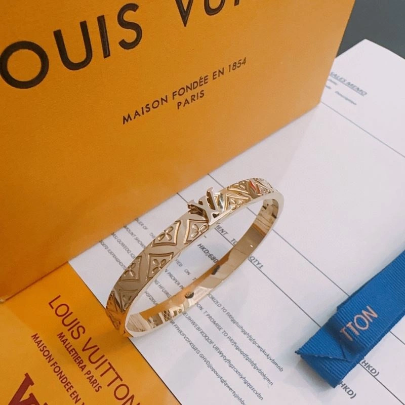 Louis Vuitton Bracelets Sleek 250817