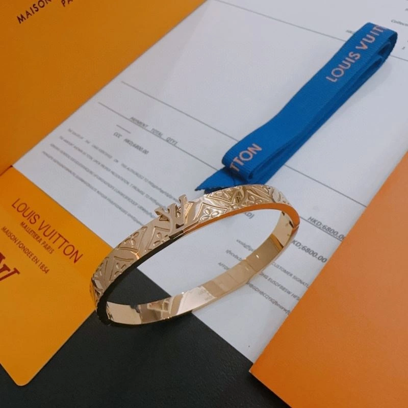 Louis Vuitton Bracelets Sleek 250817
