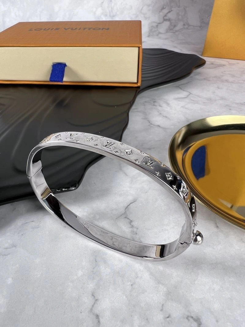 Louis Vuitton Bracelets Youthful 250812