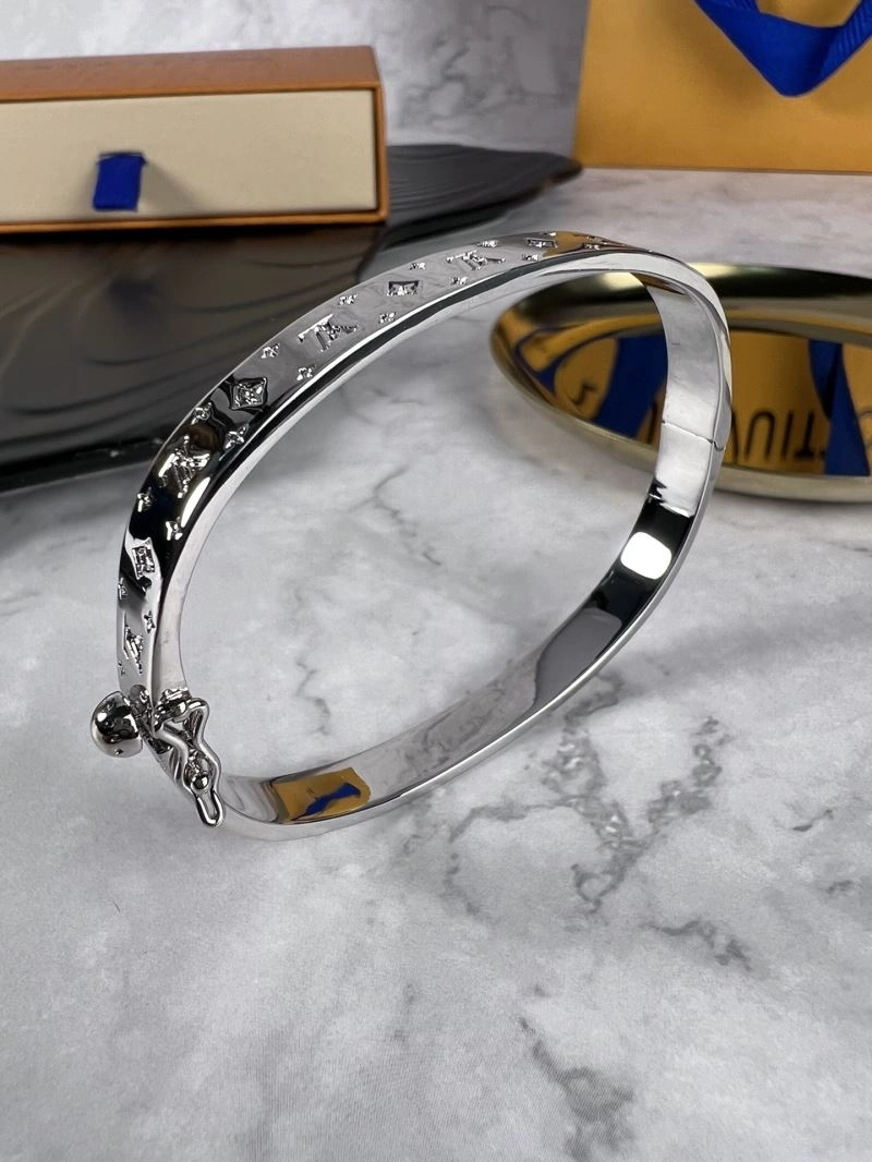 Louis Vuitton Bracelets Youthful 250812