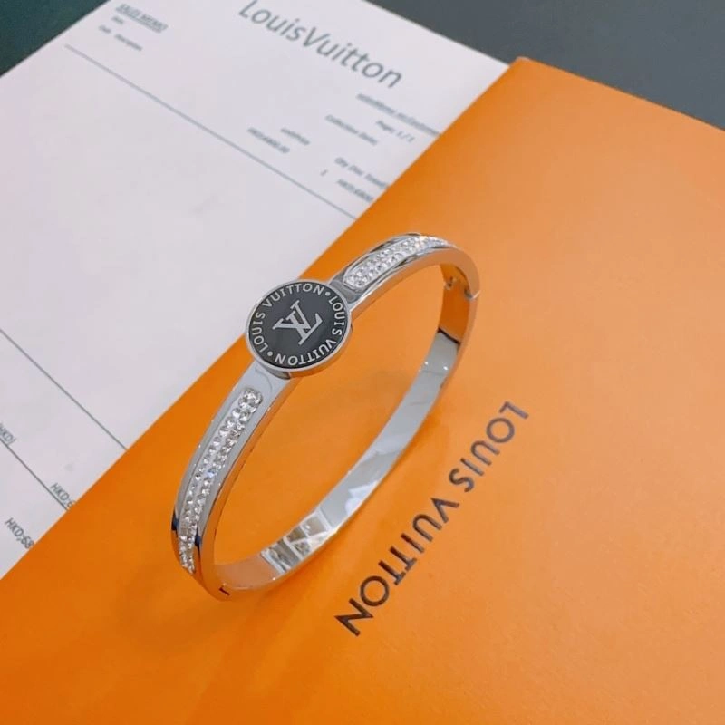 Premium Louis Vuitton Bracelets 250787