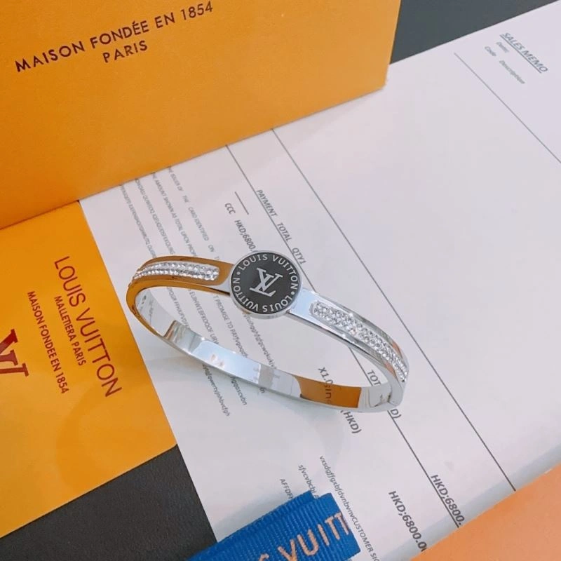 Premium Louis Vuitton Bracelets 250787