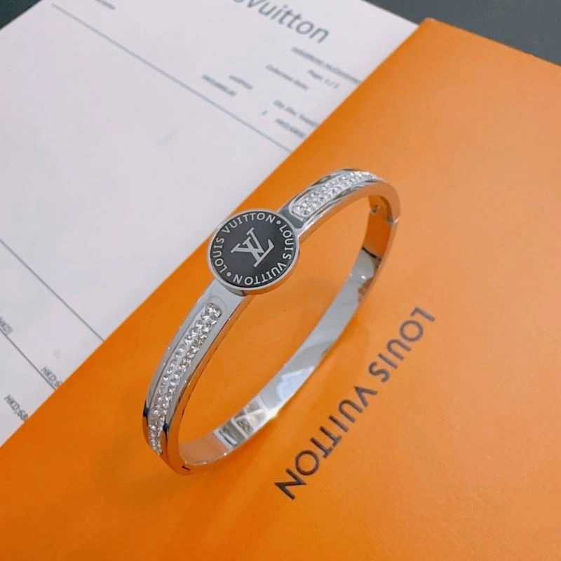 Premium Louis Vuitton Bracelets 250787