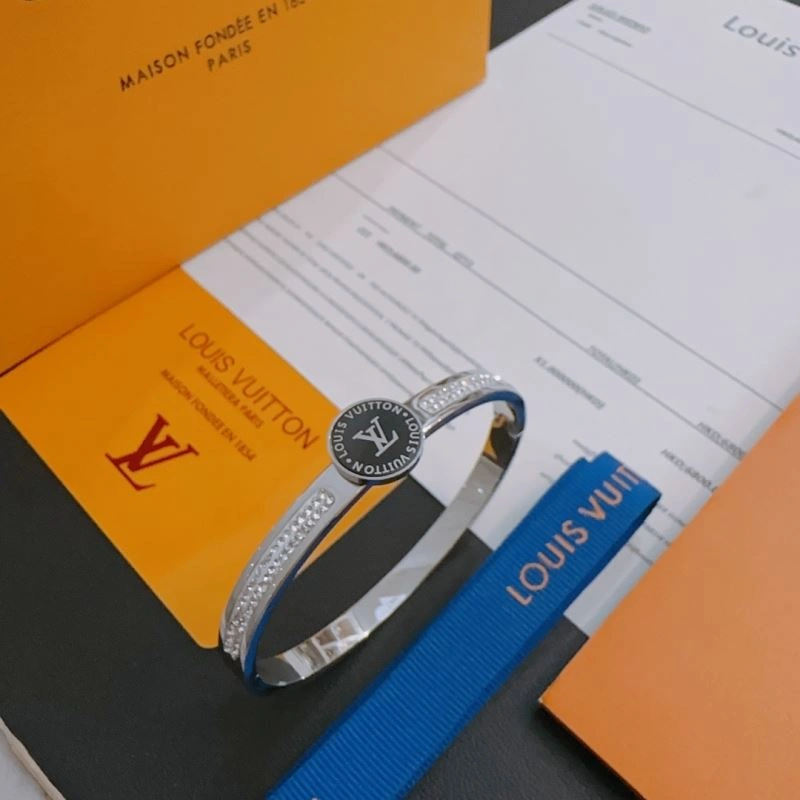Premium Louis Vuitton Bracelets 250787