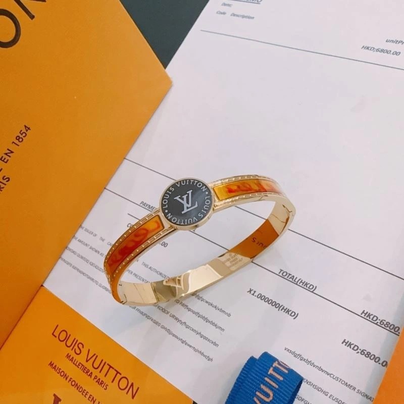 Minimalist Louis Vuitton Bracelets 250785