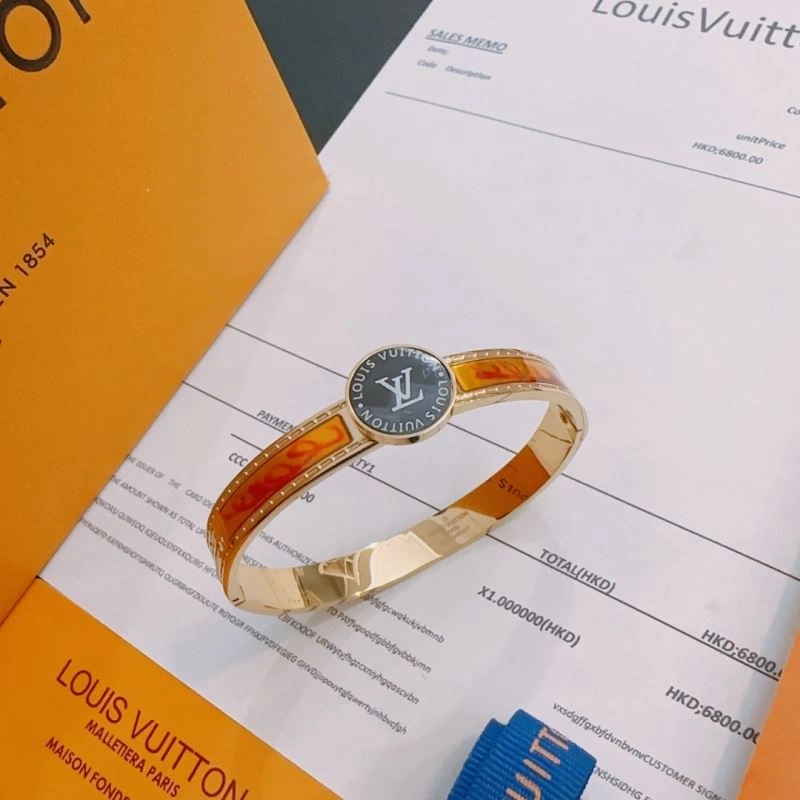 Minimalist Louis Vuitton Bracelets 250785