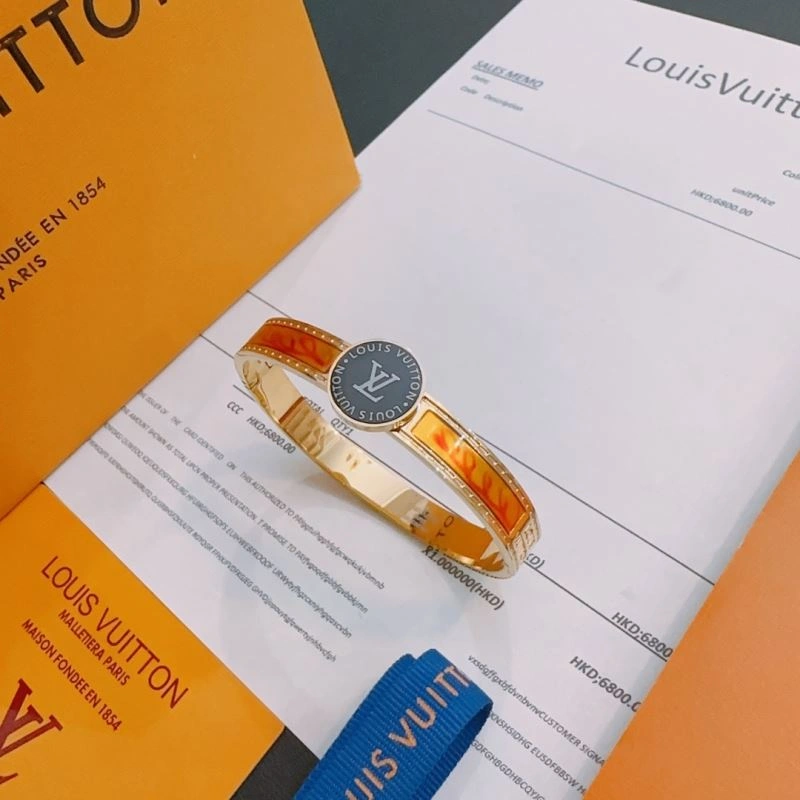 Minimalist Louis Vuitton Bracelets 250785
