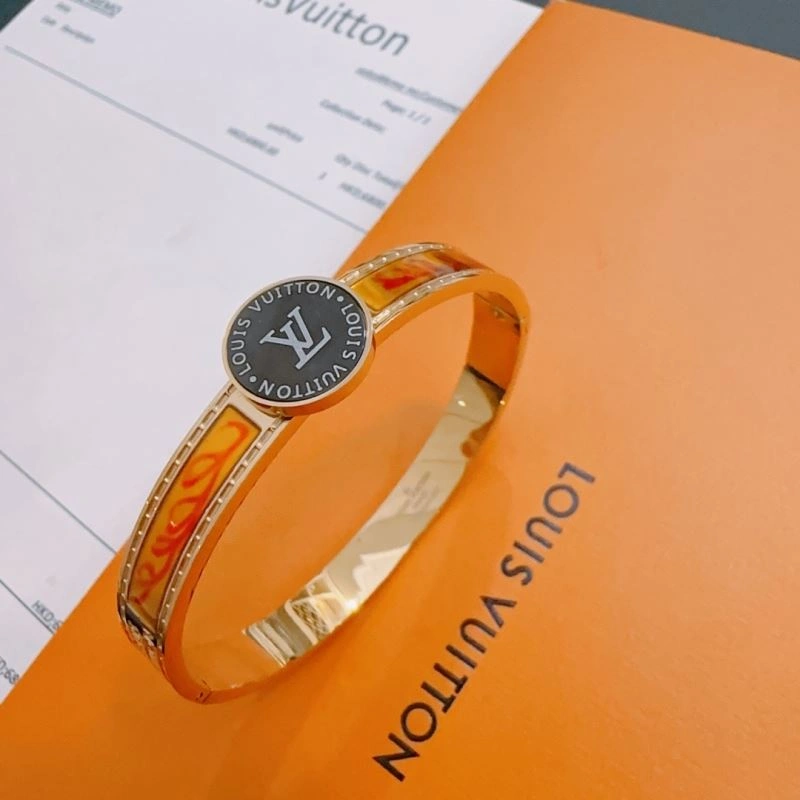 Minimalist Louis Vuitton Bracelets 250785