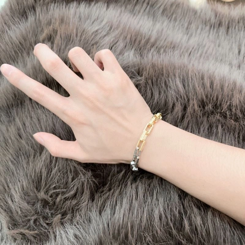 Louis Vuitton Bracelets TimelessDesign 250811