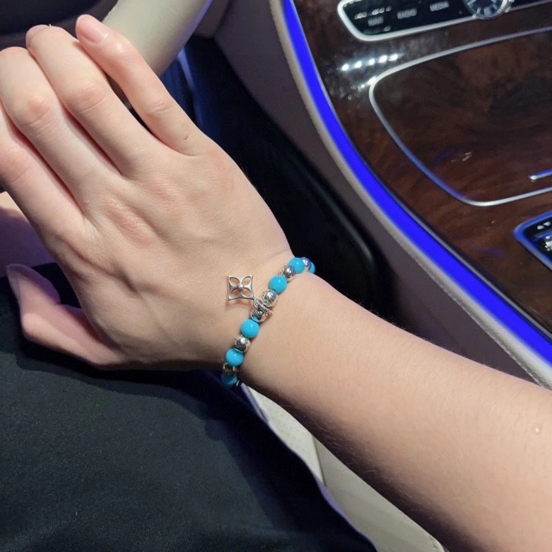 Louis Vuitton Bracelets ModernLook 250814