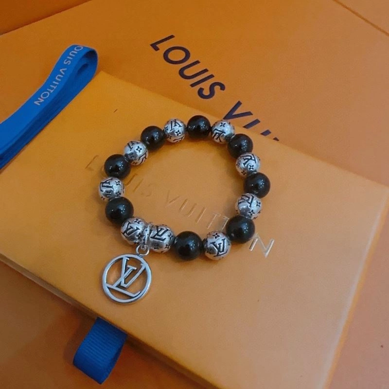UrbanStyle Louis Vuitton Bracelets 250806