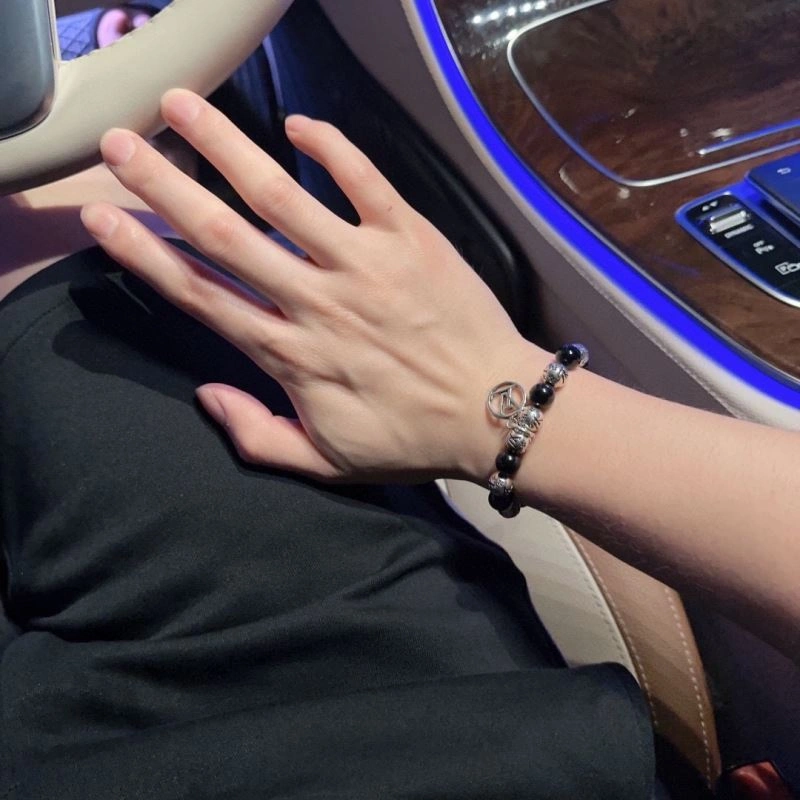 UrbanStyle Louis Vuitton Bracelets 250806