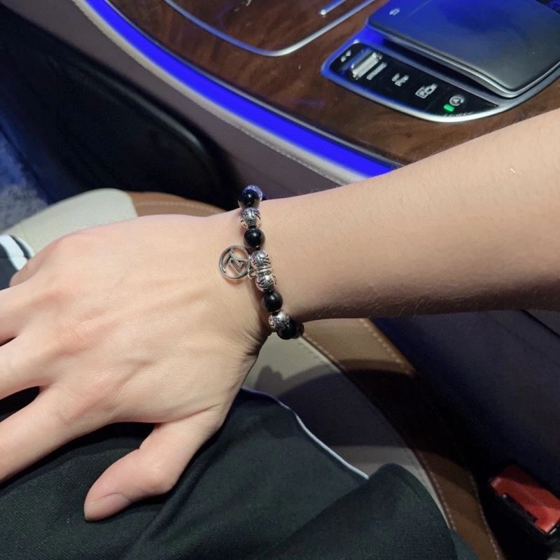 UrbanStyle Louis Vuitton Bracelets 250806