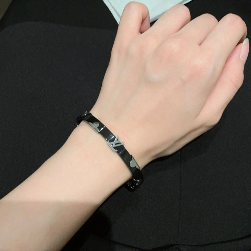 Louis Vuitton Bracelets Efficient 250805