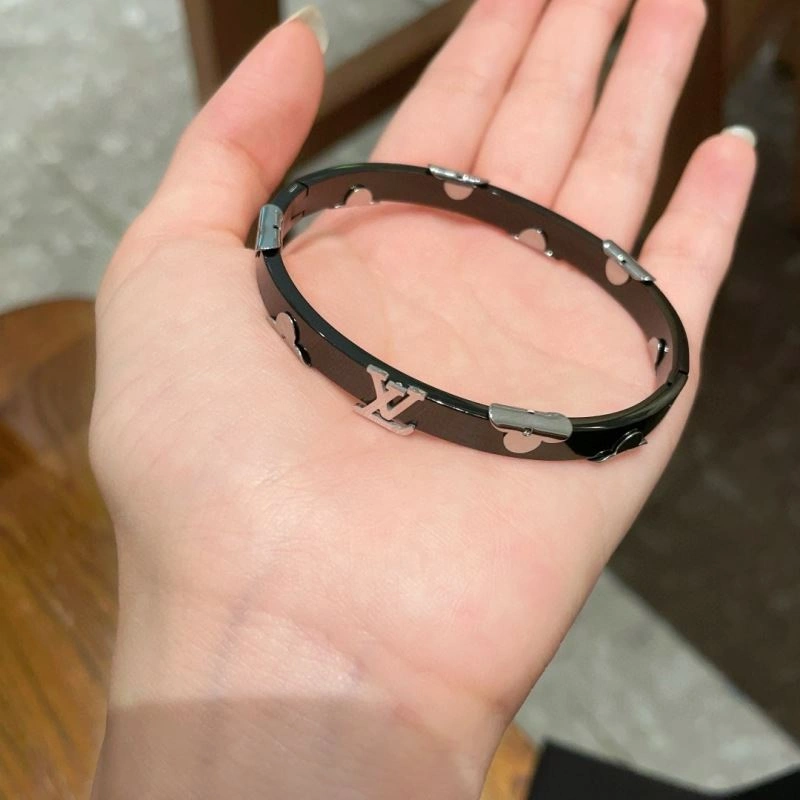 Louis Vuitton Bracelets Efficient 250805