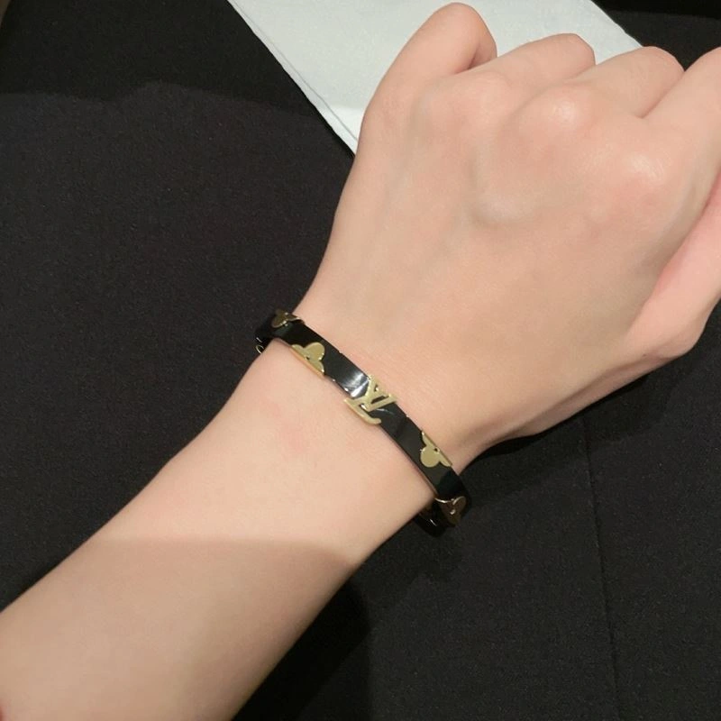 Louis Vuitton Bracelets Snug 250792