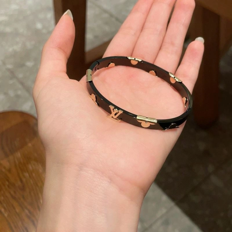 Louis Vuitton Bracelets Snug 250792